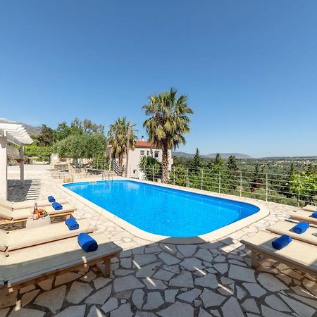 Villa Chrysallis With Heated Pool Georgioupoli Exteriör bild