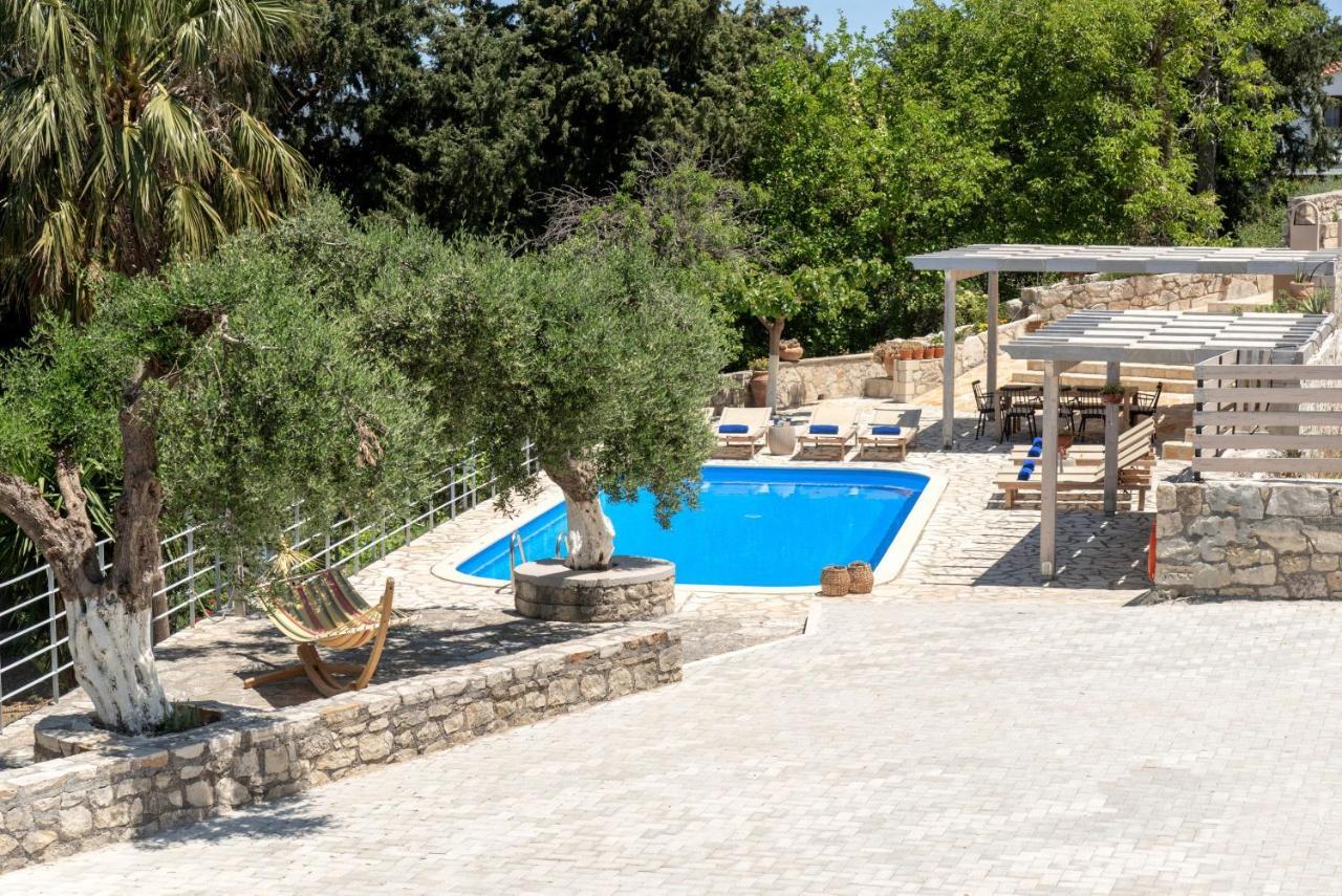 Villa Chrysallis With Heated Pool Georgioupoli Exteriör bild
