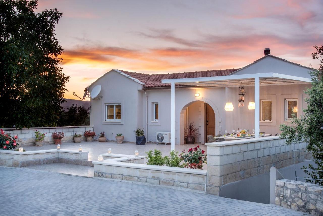 Villa Chrysallis With Heated Pool Georgioupoli Exteriör bild